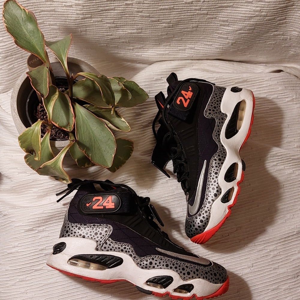 Nike Kids Black and Red Athletic Shoes - Picture 8 of 12